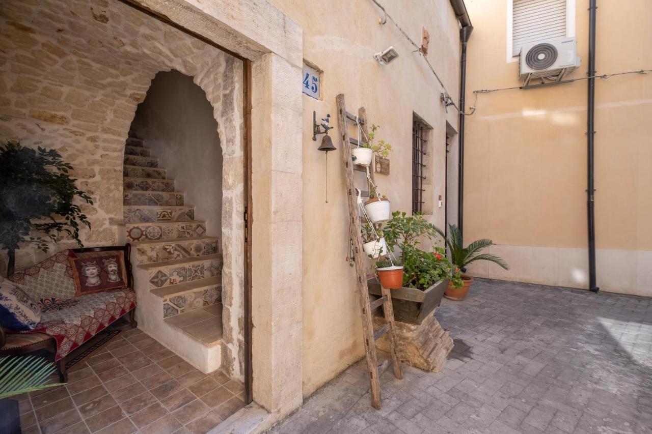 Si-Moutique Le Case Degli Avi Barocche, Con Terrazza Panoramica Μόντικα Εξωτερικό φωτογραφία