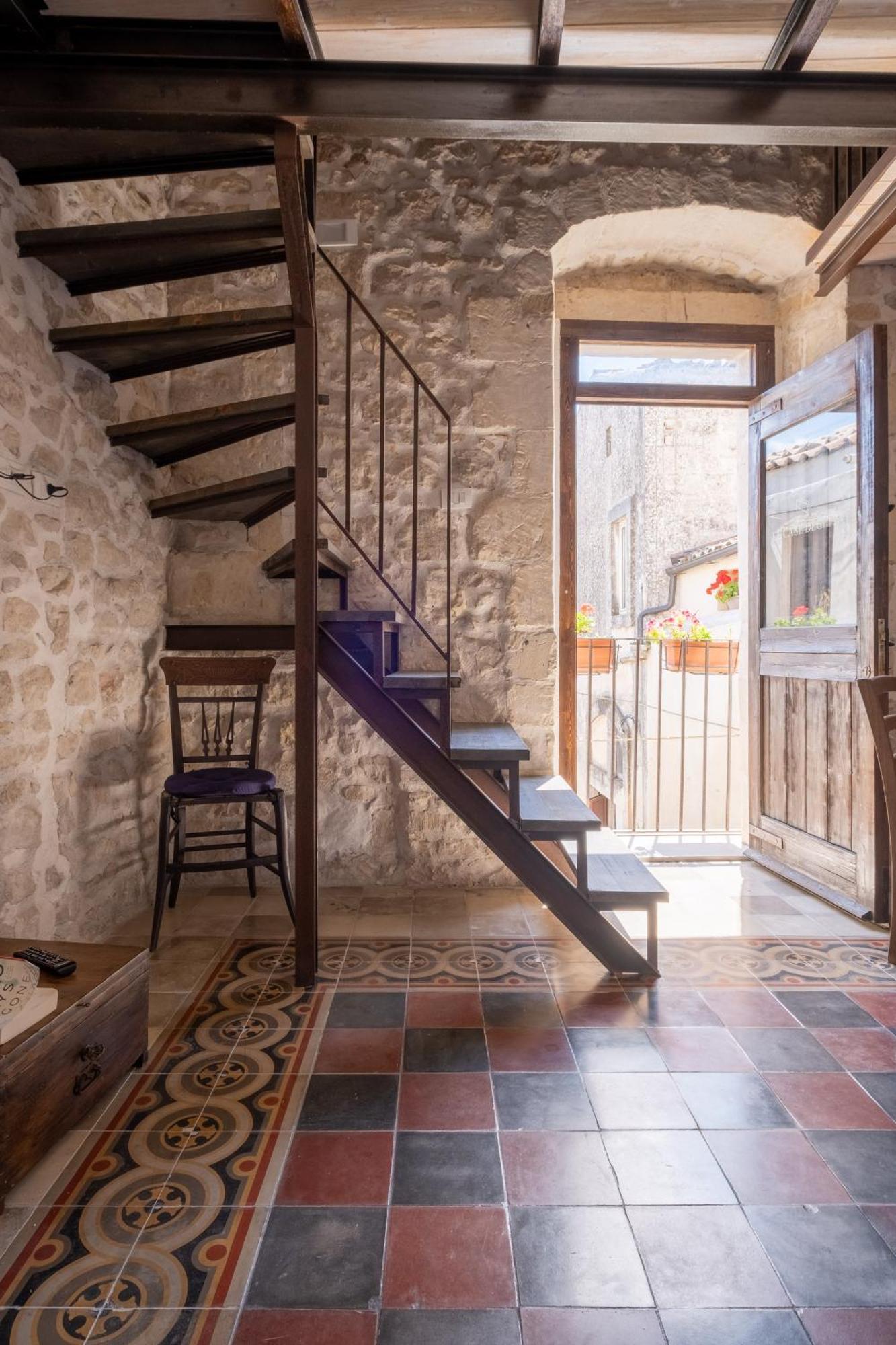 Si-Moutique Le Case Degli Avi Barocche, Con Terrazza Panoramica Μόντικα Εξωτερικό φωτογραφία